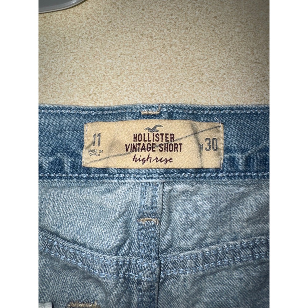 Hollister Vintage High Rise Distressed Denim Shorts Rose Embroidery Size 11 - Picture 4 of 5